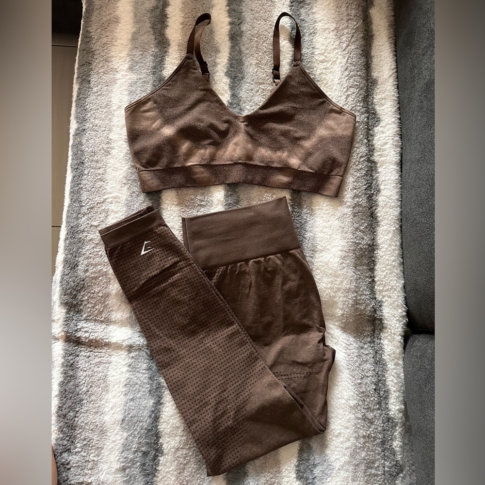 GYMSHARK BUNDLE LEGGINGS (L) BRALETTE (XL)